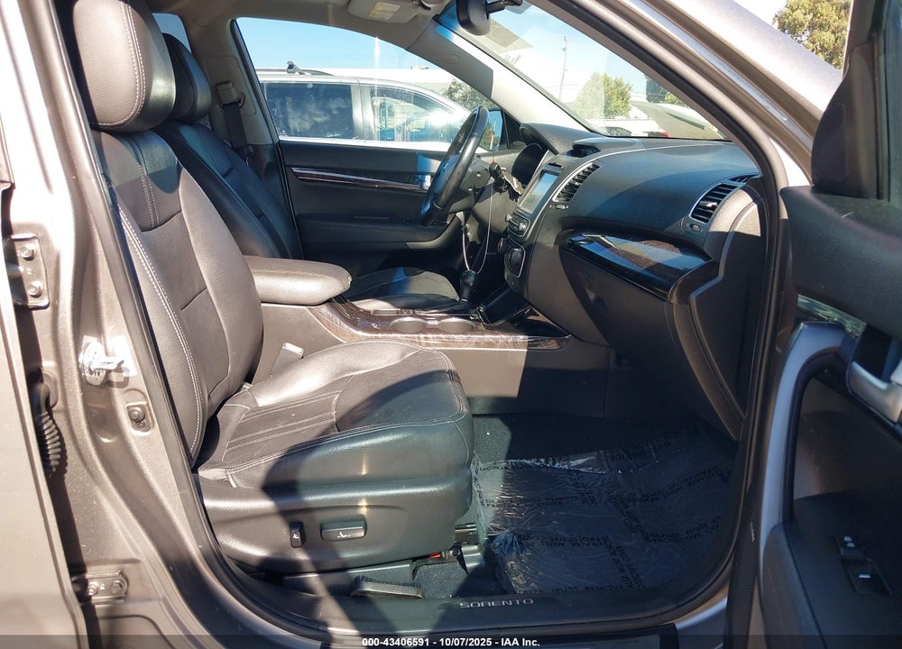 2014 KIA SORENTO VIN: 5XYKW4A72EG447666