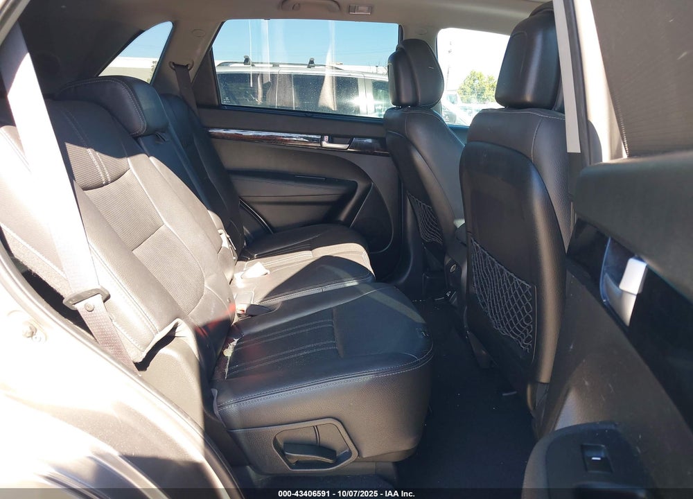 2014 KIA SORENTO VIN: 5XYKW4A72EG447666
