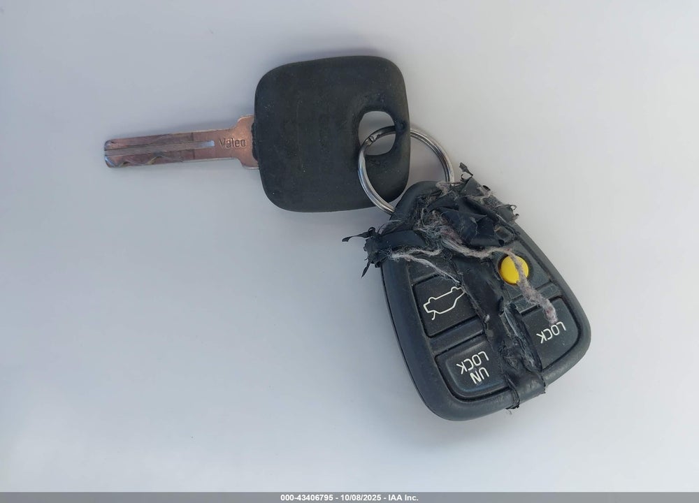 2001 VOLVO V70 XC VIN: YV1SZ58D311023121