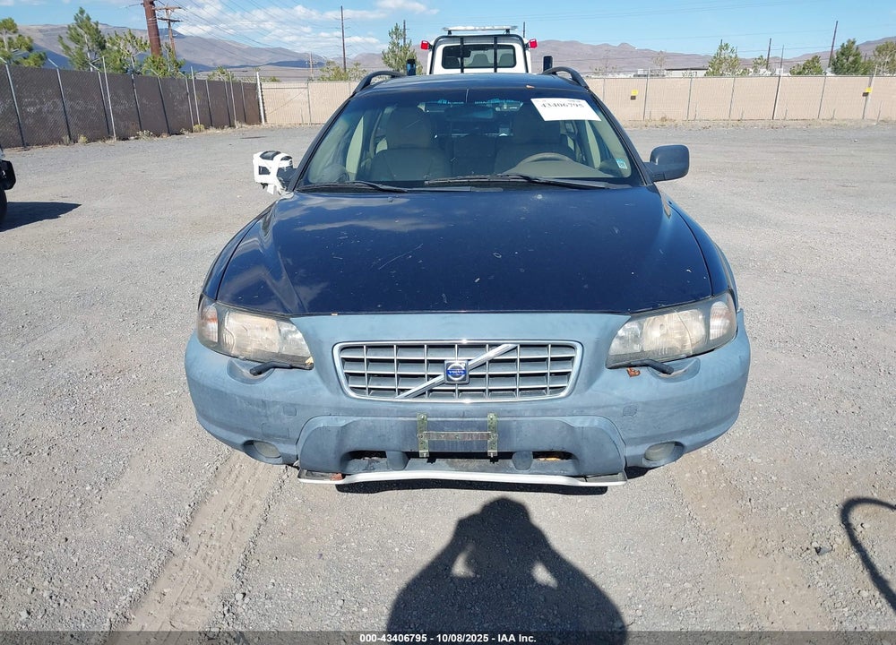 2001 VOLVO V70 XC VIN: YV1SZ58D311023121
