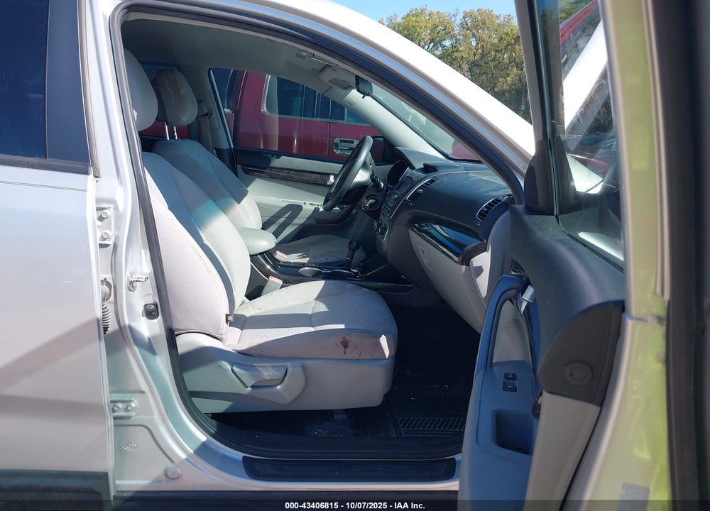 2014 KIA SORENTO VIN: 5XYKT3A68EG443695