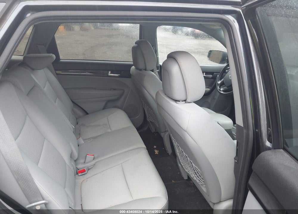 2012 KIA SORENTO LX VIN: 5XYKTCA61CG273824