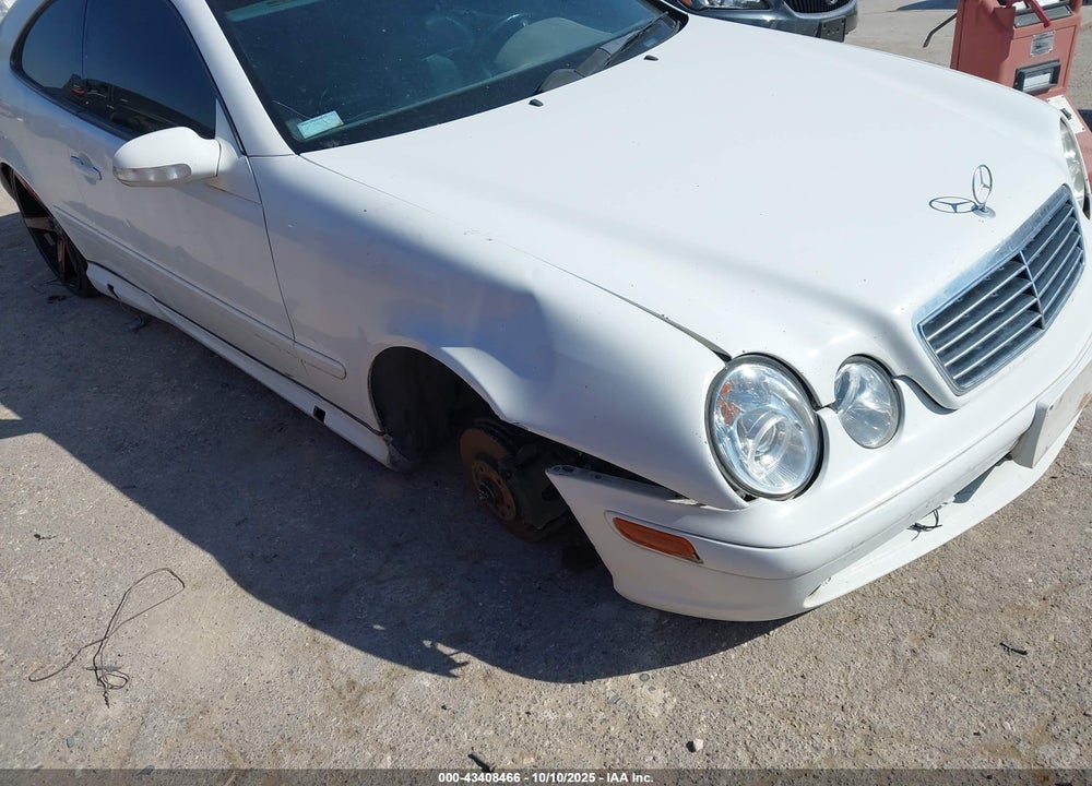 2000 MERCEDES-BENZ CLK 430 VIN: WDBLJ70G0YF155025
