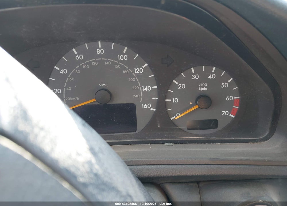 2000 MERCEDES-BENZ CLK 430 VIN: WDBLJ70G0YF155025