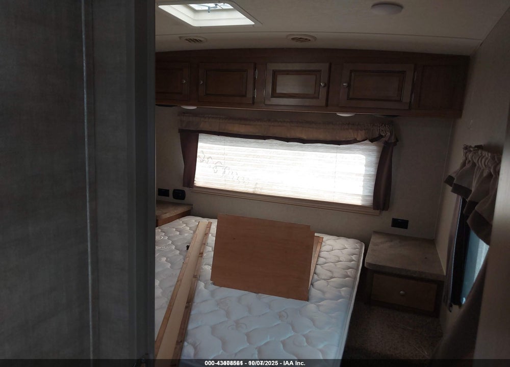 2018 FOREST RIVER ULTR VIN: 4X4TRLC24JZ152016