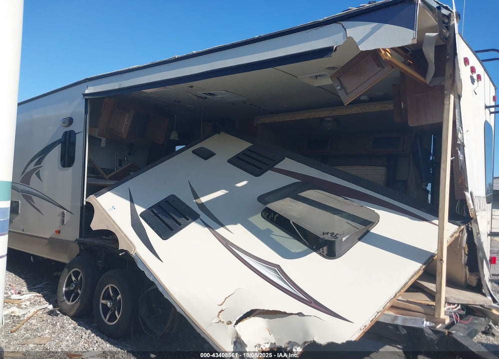 2018 FOREST RIVER ULTR VIN: 4X4TRLC24JZ152016