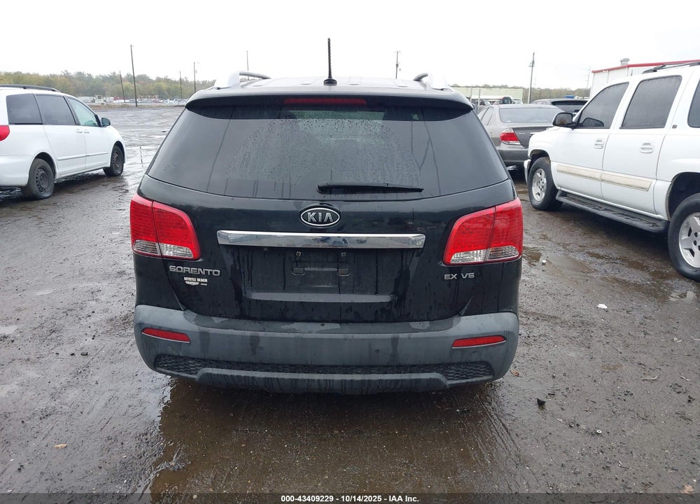 2011 KIA SORENTO EX V6 VIN: 5XYKUDA29BG060246