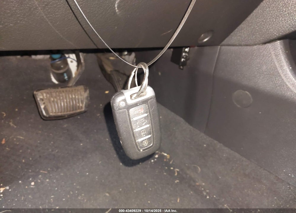 2011 KIA SORENTO EX V6 VIN: 5XYKUDA29BG060246