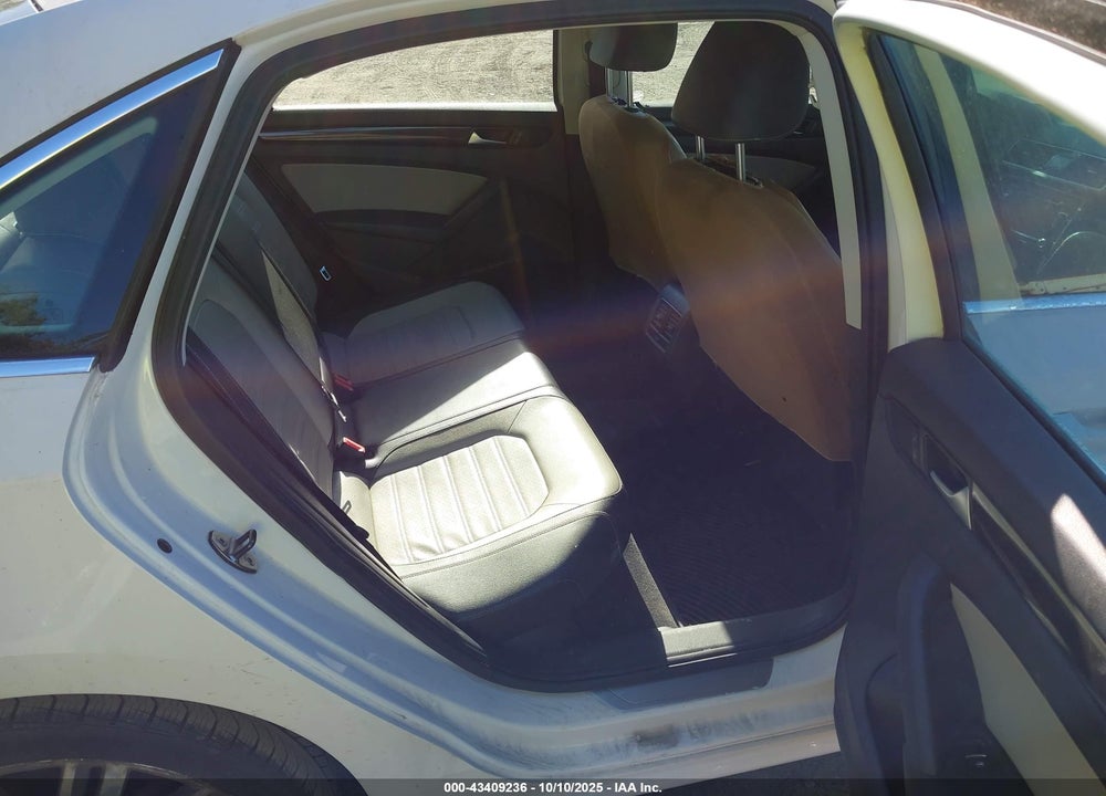 2014 VOLKSWAGEN PASSAT VIN: 1VWBT7A32EC098601