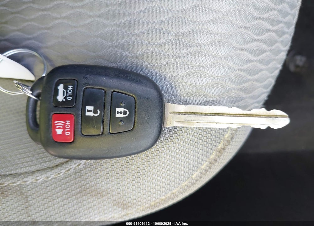 2016 TOYOTA COROLLA LE VIN: 5YFBURHEXGP447078