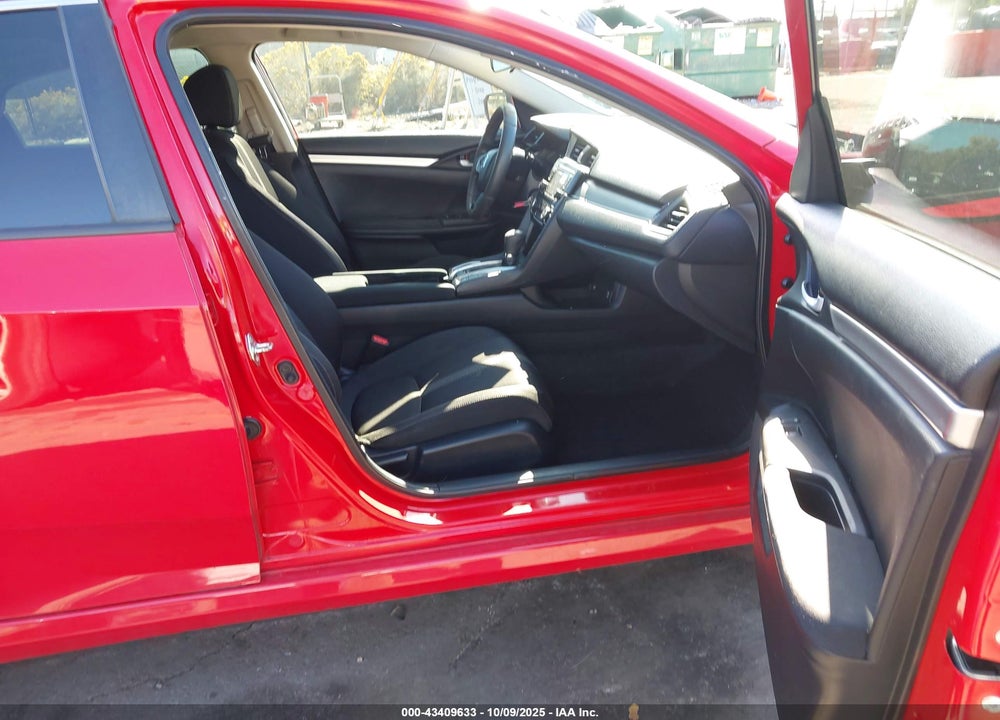 2018 HONDA CIVIC LX VIN: 2HGFC2F52JH517573