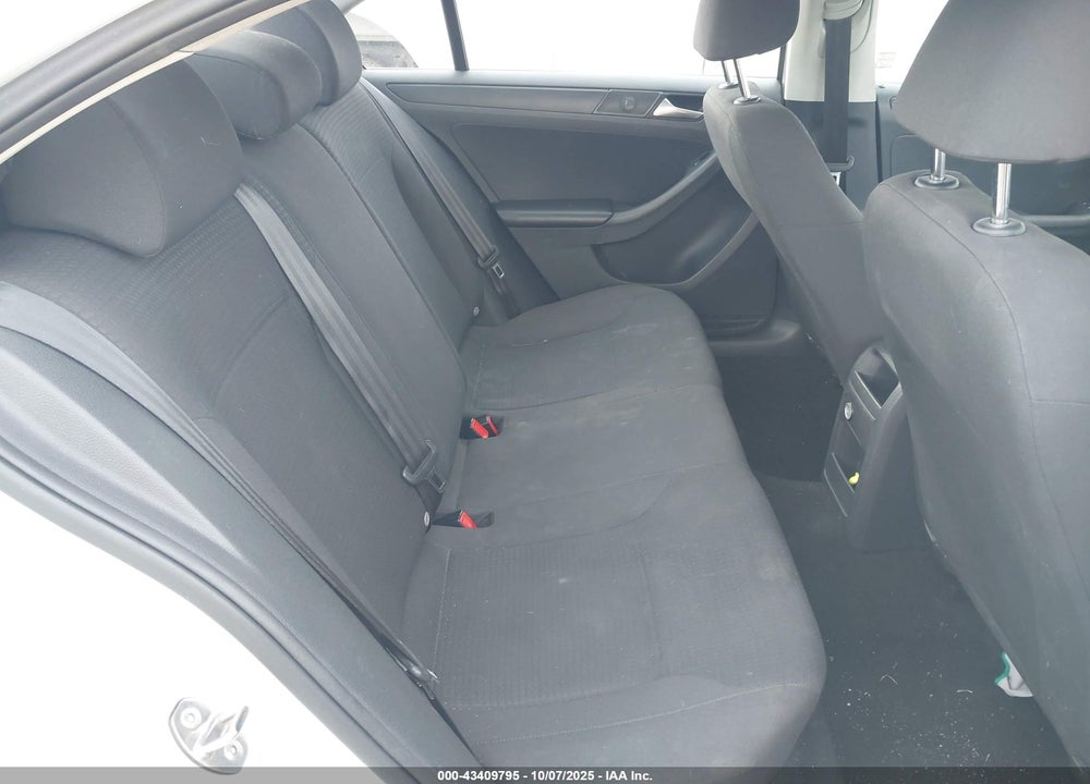 2015 VOLKSWAGEN JETTA VIN: 3VW2K7AJ7FM354619