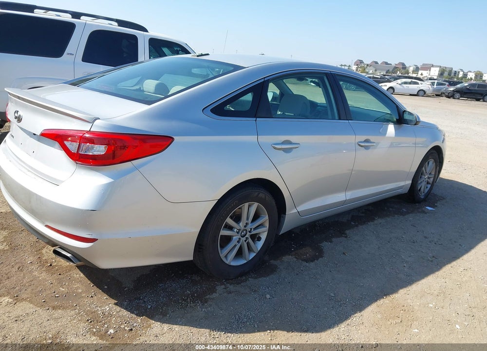 2015 HYUNDAI SONATA VIN: 5NPE24AF7FH166697