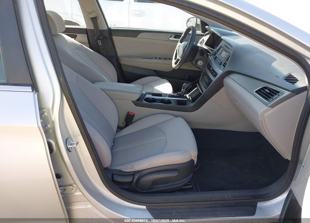 2015 HYUNDAI SONATA VIN: 5NPE24AF7FH166697