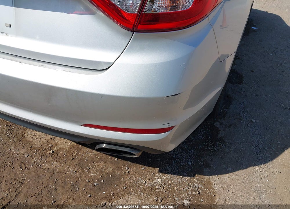 2015 HYUNDAI SONATA VIN: 5NPE24AF7FH166697