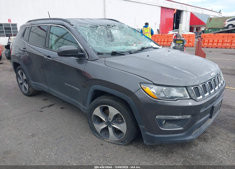 2018 JEEP COMPASS LATITUDE FWD VIN: 3C4NJCBB3JT137294
