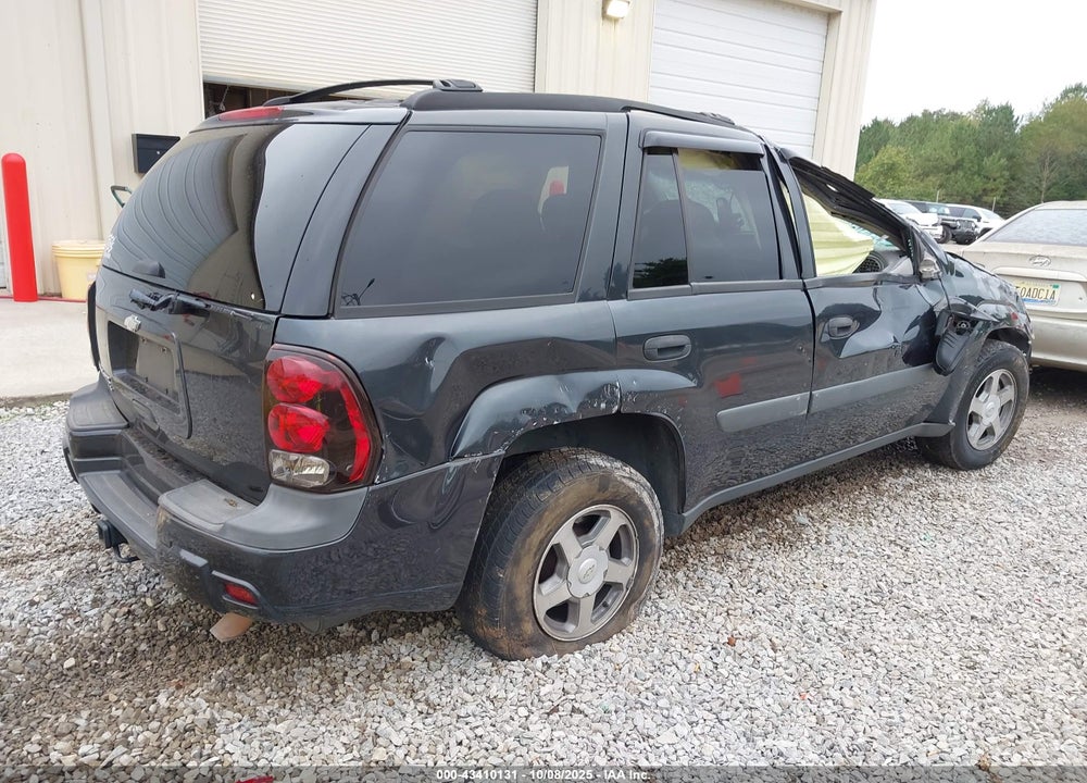 2005 CHEVROLET TRAILBLAZER LS VIN: 1GNDS13S752292148