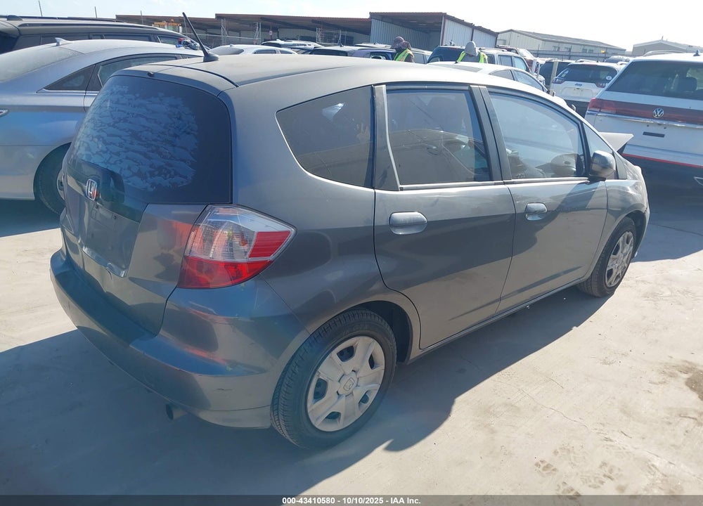 2013 HONDA FIT VIN: JHMGE8H35DC073204