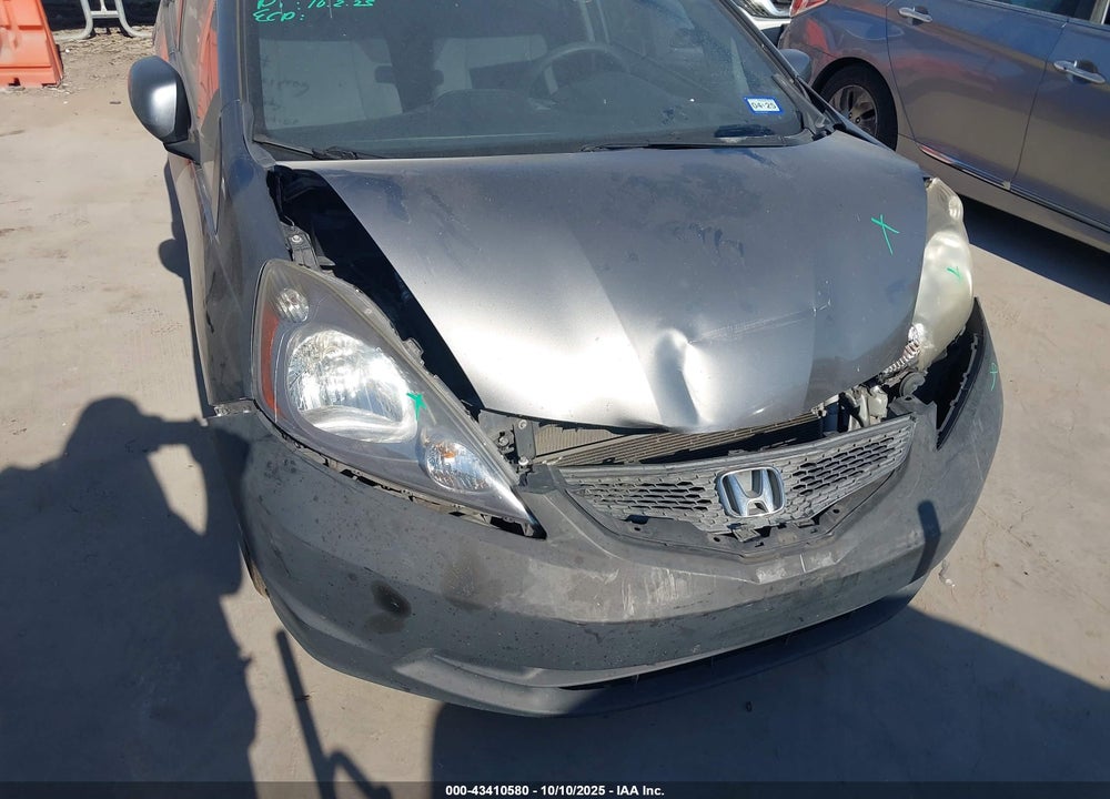 2013 HONDA FIT VIN: JHMGE8H35DC073204
