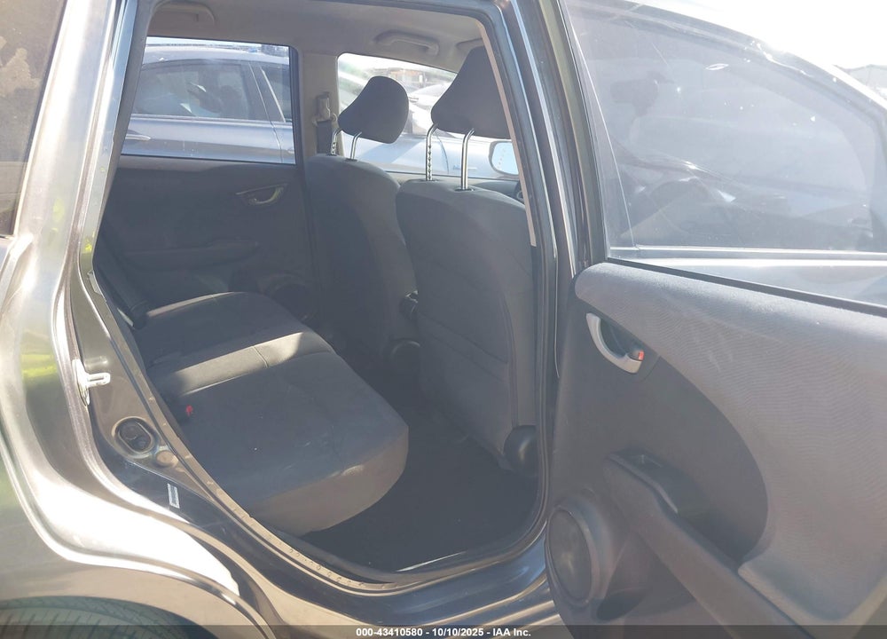 2013 HONDA FIT VIN: JHMGE8H35DC073204