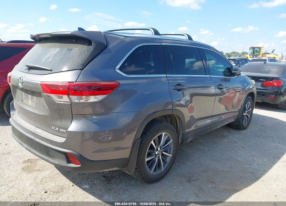 2018 TOYOTA HIGHLANDER XLE VIN: 5TDJZRFH7JS491483