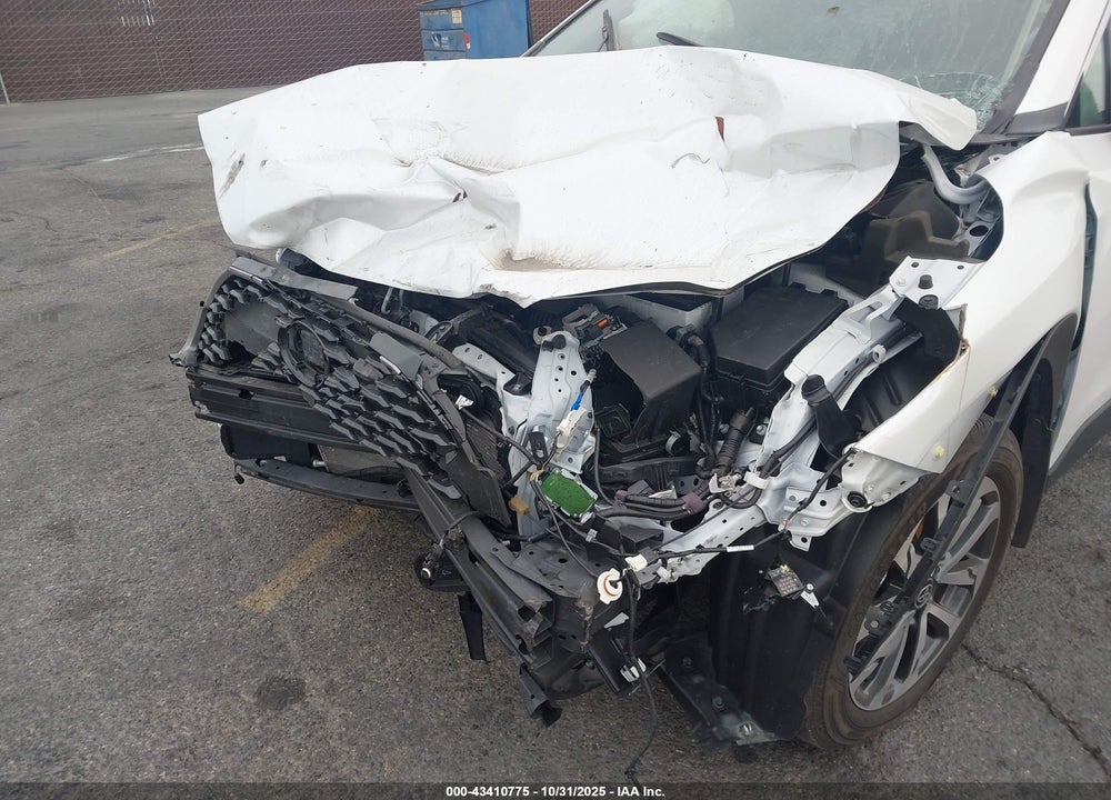 2023 TOYOTA COROLLA CROSS XLE VIN: 7MUDAAAG2PV047060