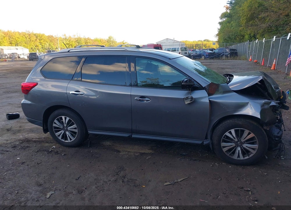 2017 NISSAN PATHFINDER SL VIN: 5N1DR2MM3HC910408