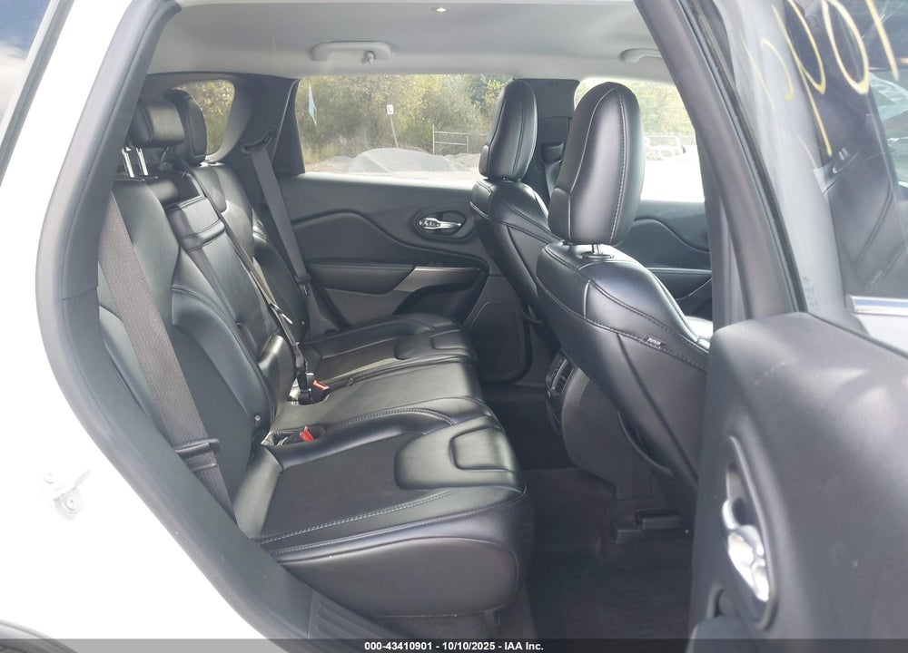 2019 JEEP CHEROKEE LATITUDE PLUS FWD VIN: 1C4PJLLB3KD184713
