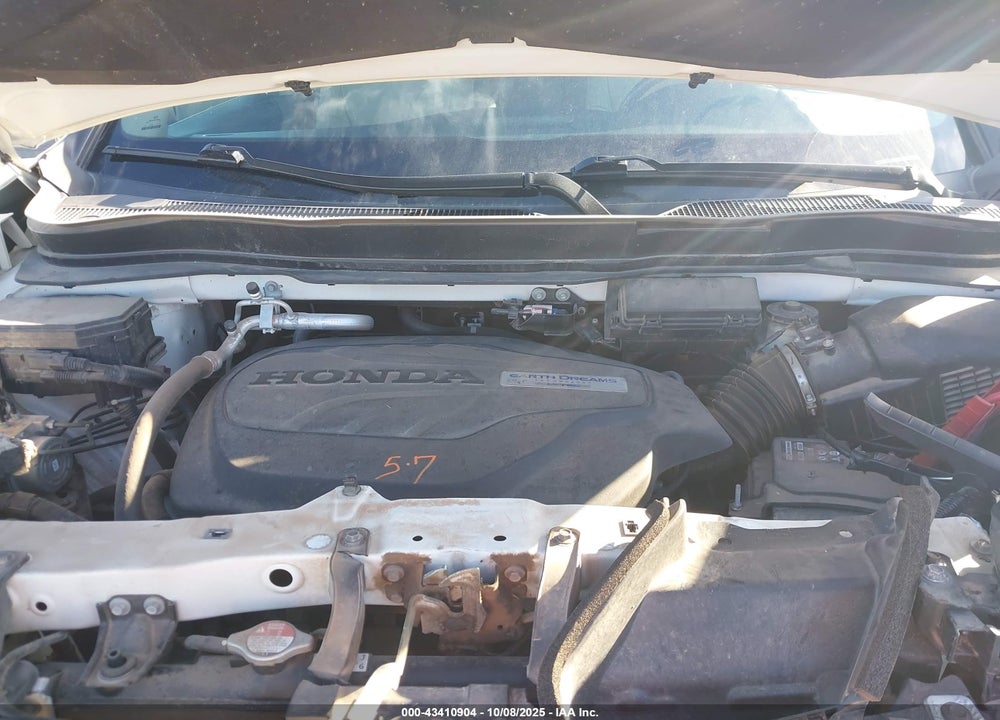 2018 HONDA PILOT VIN: 5FNYF6H91JB008621