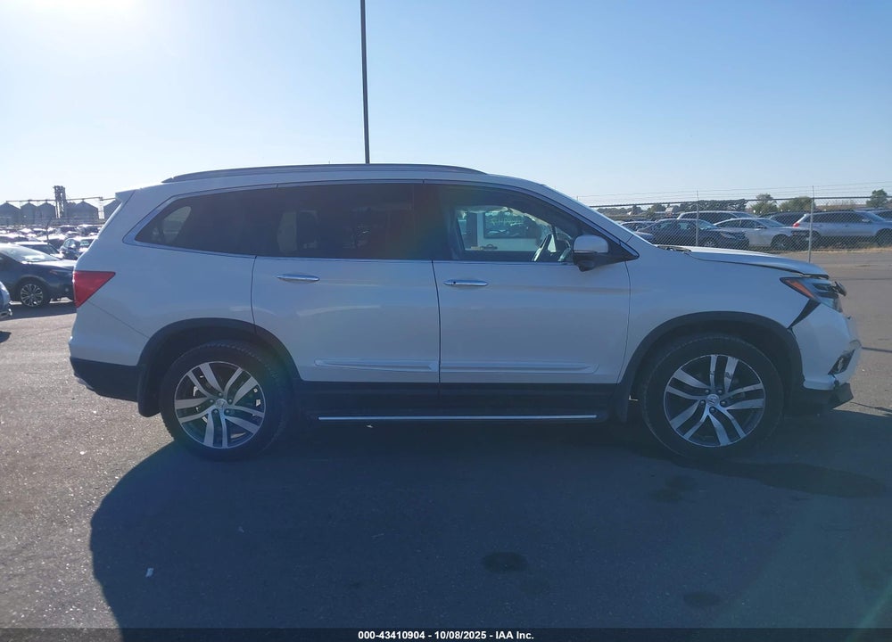 2018 HONDA PILOT VIN: 5FNYF6H91JB008621