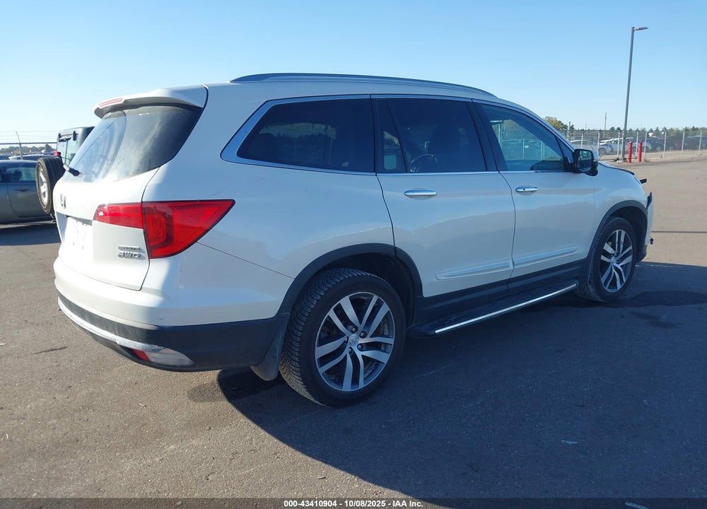 2018 HONDA PILOT VIN: 5FNYF6H91JB008621