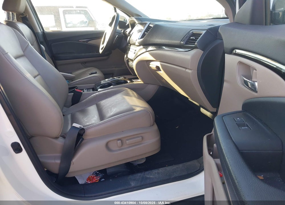 2018 HONDA PILOT VIN: 5FNYF6H91JB008621