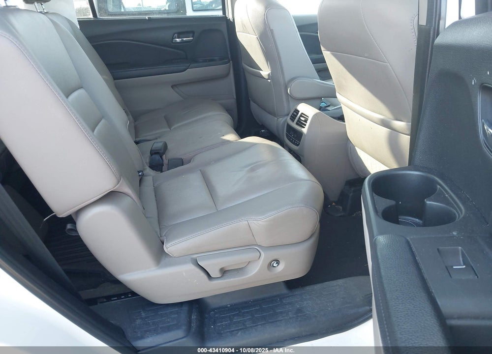 2018 HONDA PILOT VIN: 5FNYF6H91JB008621