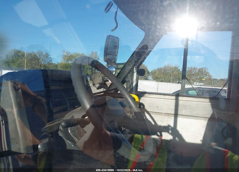 2014 ISUZU COMMERCIAL VAN VIN: JALB4T179E7W00135
