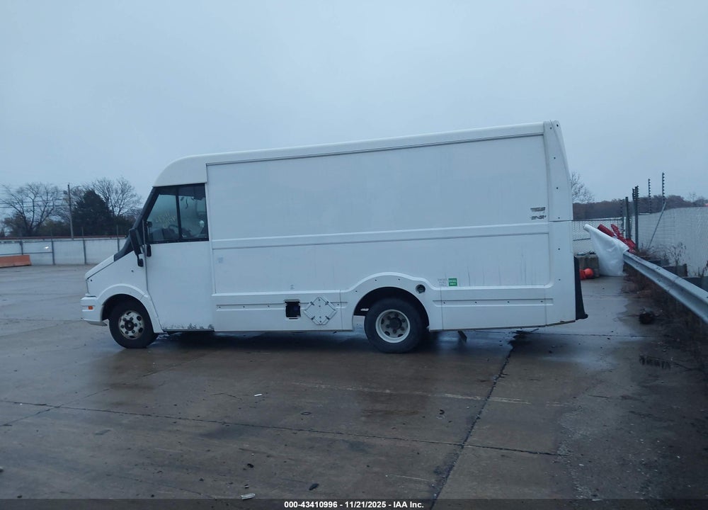 2014 ISUZU COMMERCIAL VAN VIN: JALB4T179E7W00135