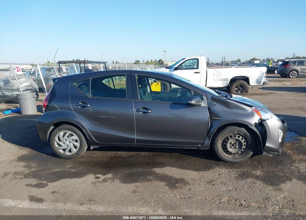 2015 TOYOTA PRIUS C TWO VIN: JTDKDTB32F1581932