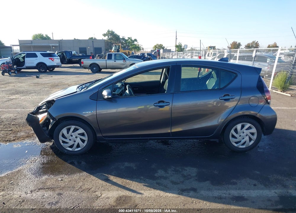 2015 TOYOTA PRIUS C TWO VIN: JTDKDTB32F1581932