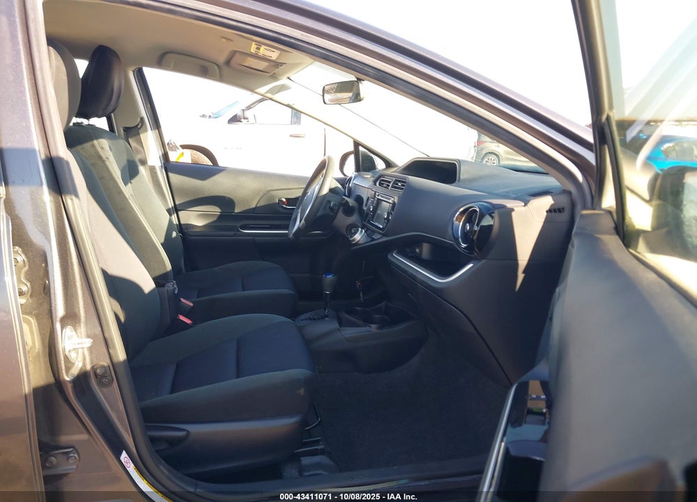 2015 TOYOTA PRIUS C TWO VIN: JTDKDTB32F1581932