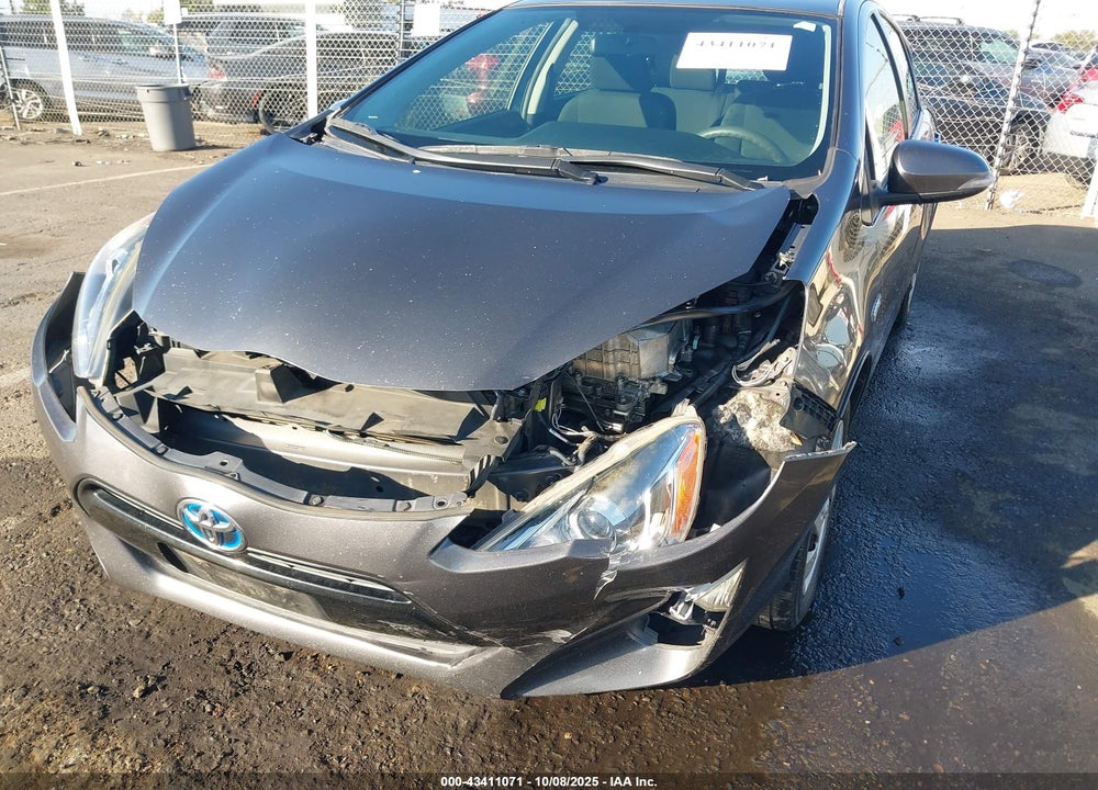2015 TOYOTA PRIUS C TWO VIN: JTDKDTB32F1581932