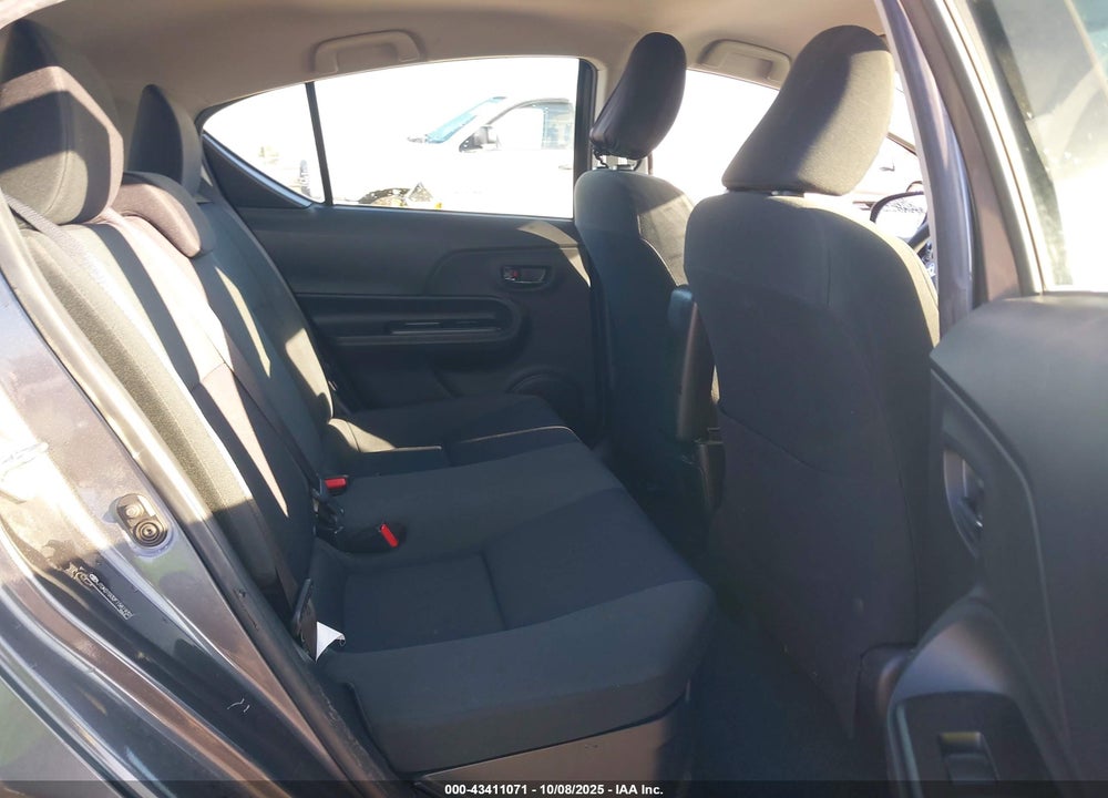 2015 TOYOTA PRIUS C TWO VIN: JTDKDTB32F1581932