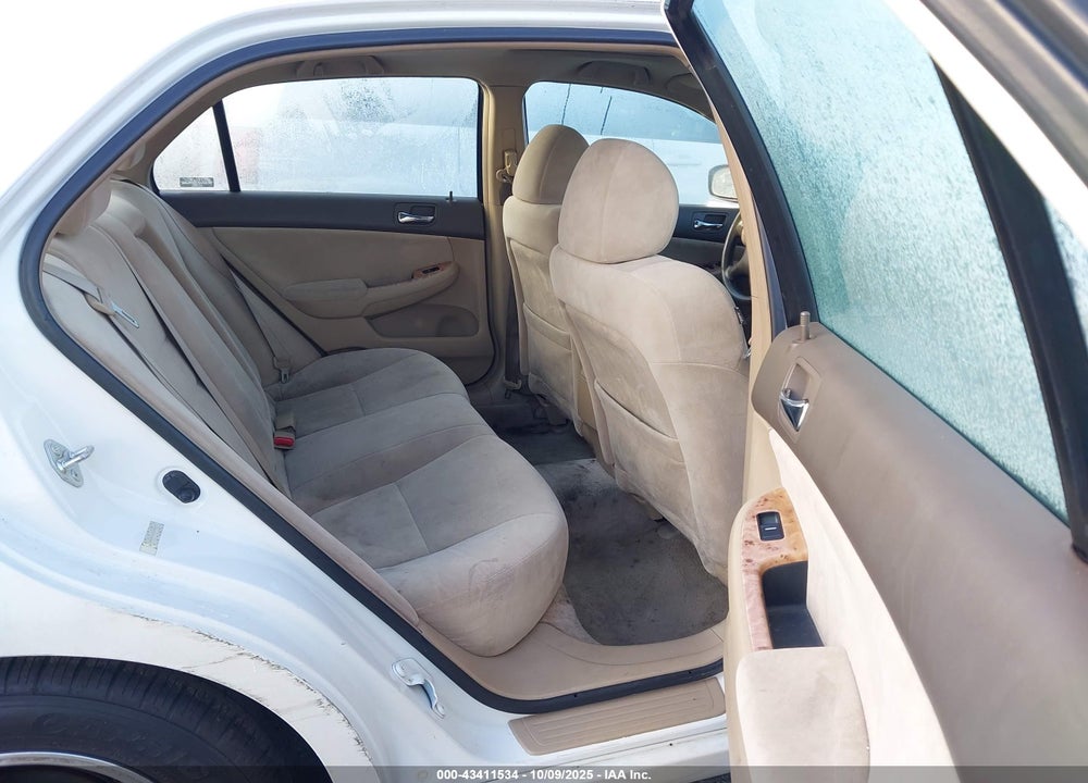 2003 HONDA ACCORD 2.4 EX VIN: JHMCM56613C042527