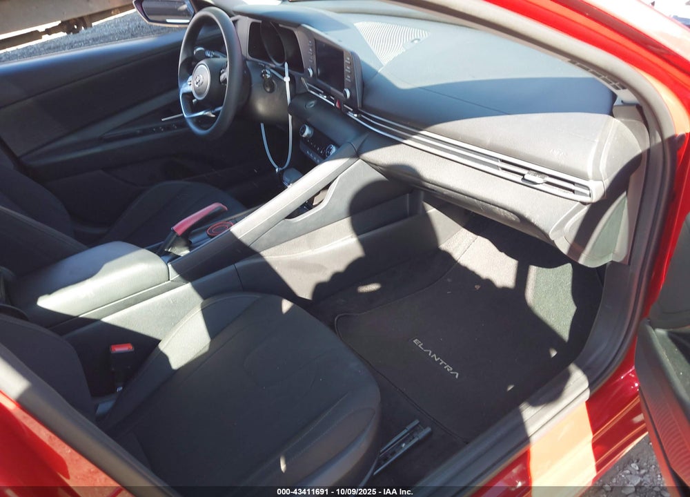 2021 HYUNDAI ELANTRA VIN: 5NPLM4AG7MH010411