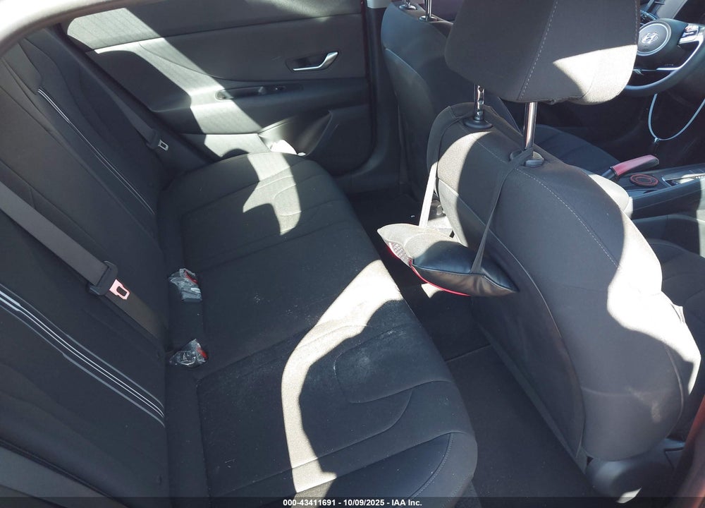 2021 HYUNDAI ELANTRA VIN: 5NPLM4AG7MH010411