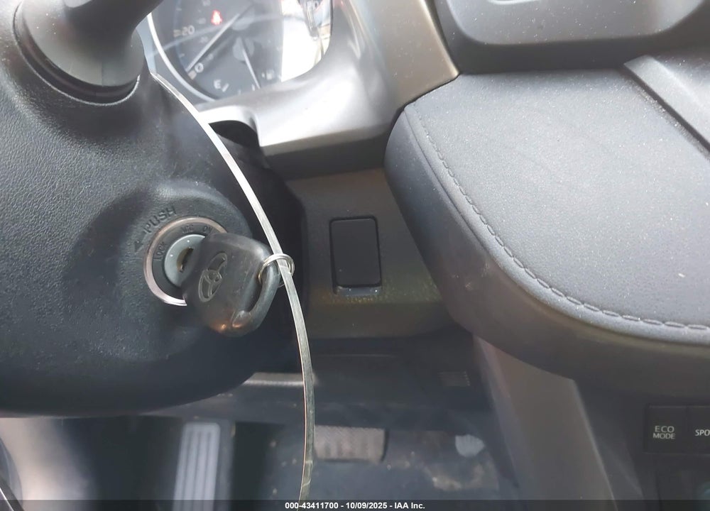 2017 TOYOTA RAV4 LE VIN: JTMZFREV7HJ111455