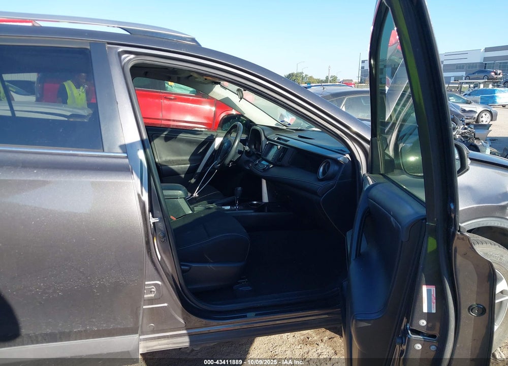 2017 TOYOTA RAV4 VIN: JTMWFREVXHJ113266