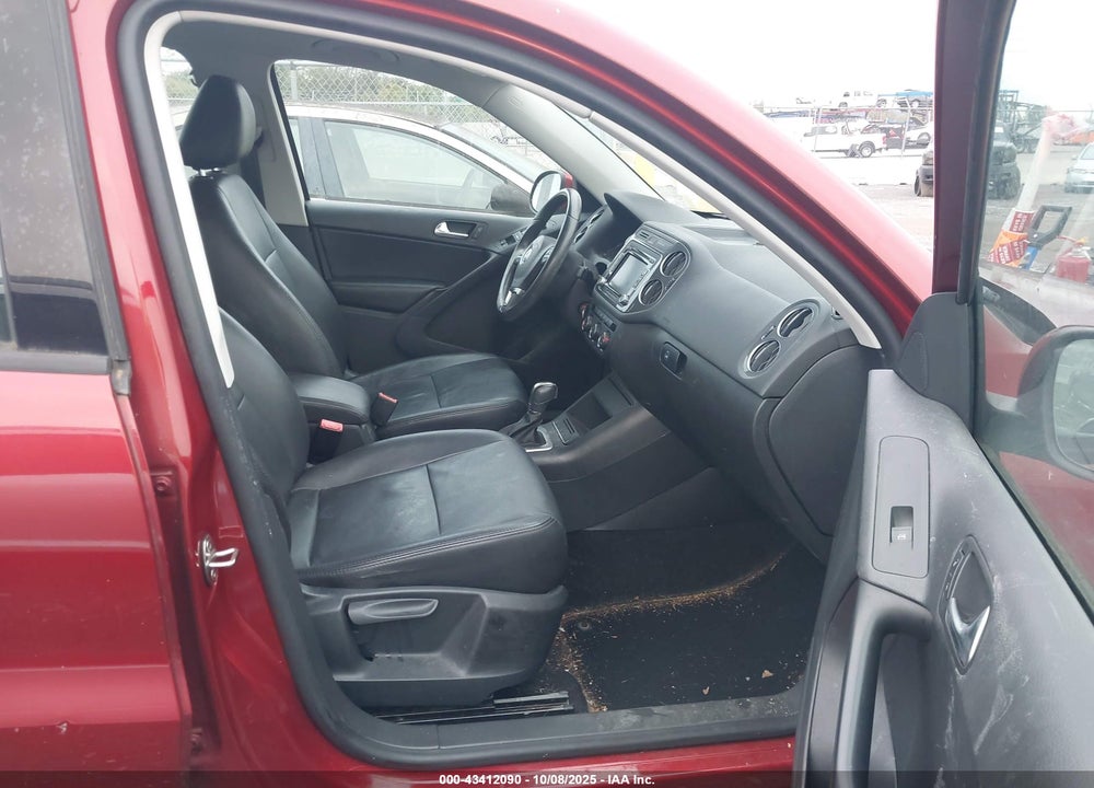 2015 VOLKSWAGEN TIGUAN S VIN: WVGAV7AXXFW014869