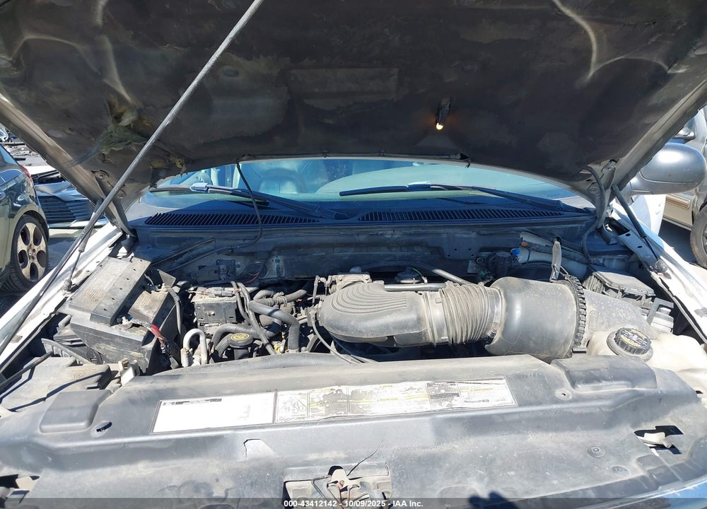 2000 FORD EXPEDITION XLT VIN: 1FMRU15L1YLC20127