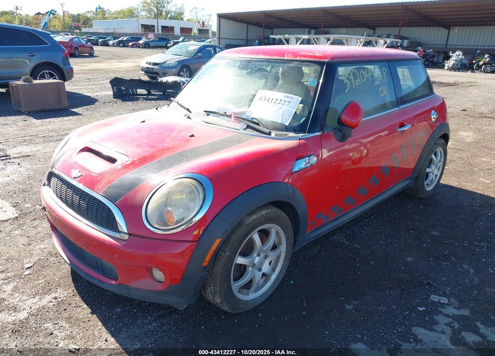 2010 MINI COOPER S VIN: WMWMF7C56ATZ34628