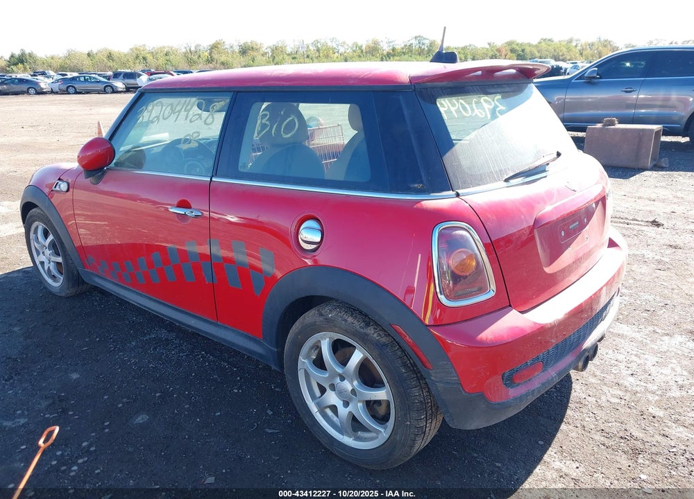 2010 MINI COOPER S VIN: WMWMF7C56ATZ34628