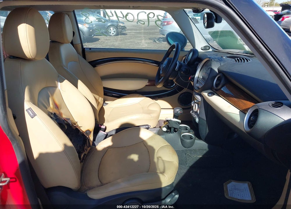 2010 MINI COOPER S VIN: WMWMF7C56ATZ34628